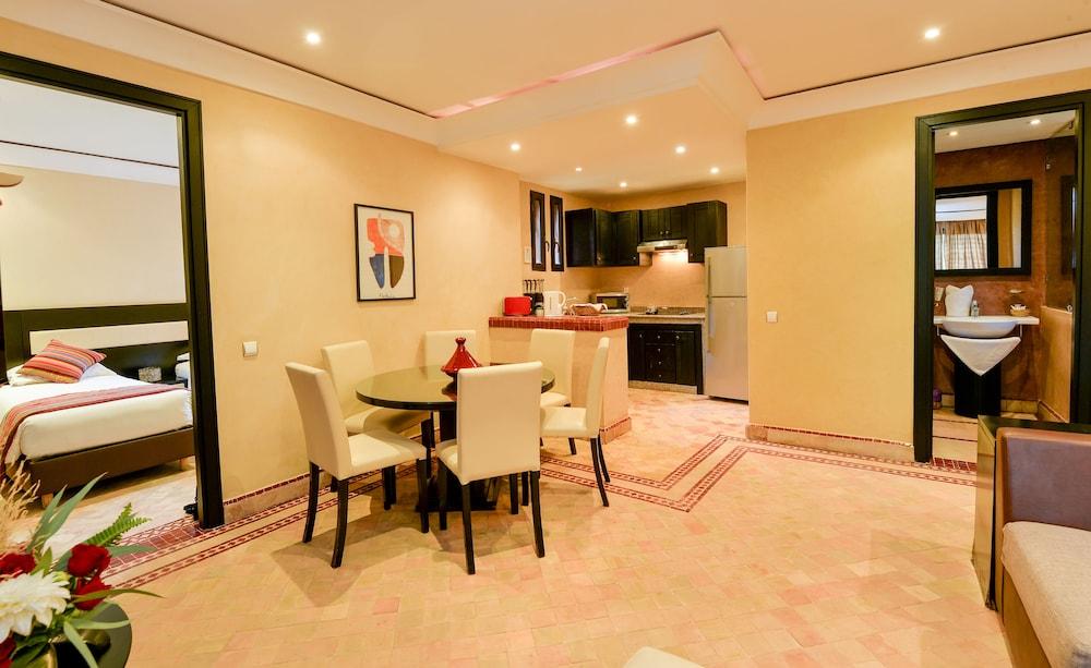 Les Jardins De Zyriab Bed & Breakfast Ait Hamid Exterior photo